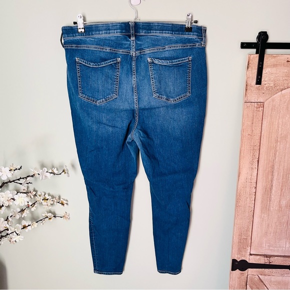 Torrid Distressed Sky High Skinny Jean Size 20 - Picture 3 of 3